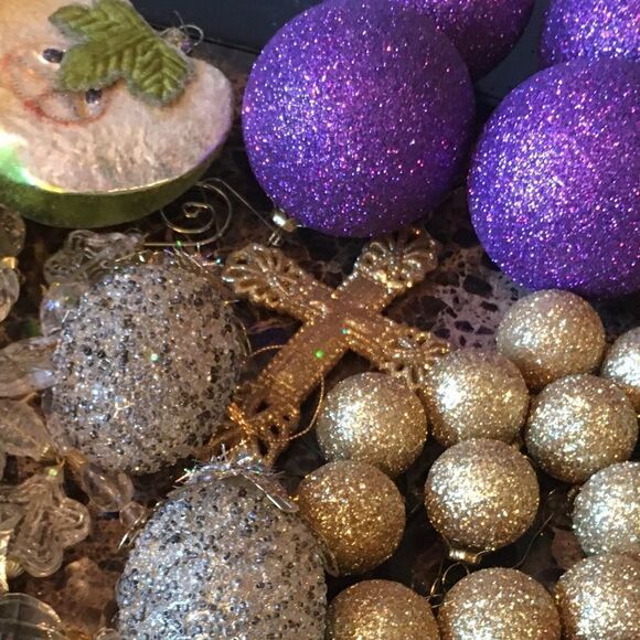 One 1 Eyelet Etched Golden Cross Ornament - decor! - Picture 4 of 15